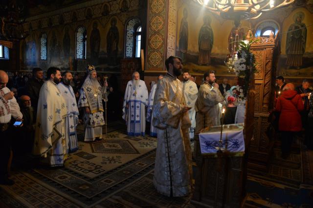 Slujbă arhierească la hramul mănăstirii nemțene Peștera