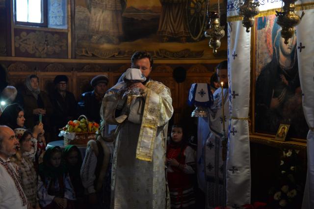 Slujbă arhierească la hramul mănăstirii nemțene Peștera