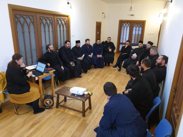 Întâlnire a echipei Departamentului Misiune pentru Tineret cu preoții responsabili din Arhiepiscopia Iașilor
