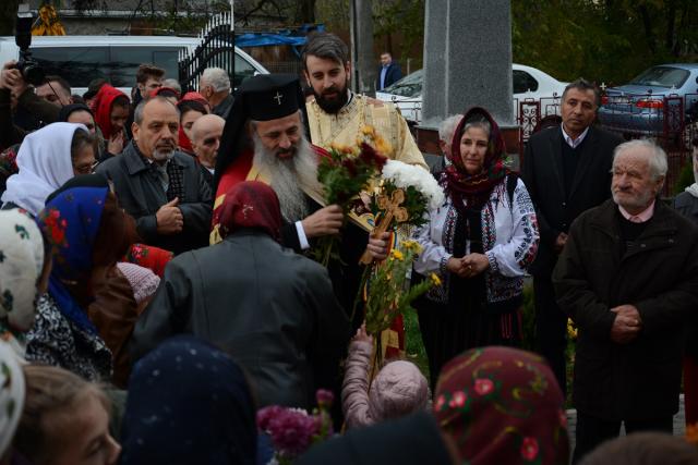 IPS Mitropolit Teofan, la Draxini-Botoșani: „Minunea cea mai mare o găsiți cuprinsă în taina Sfintei Scripturi”