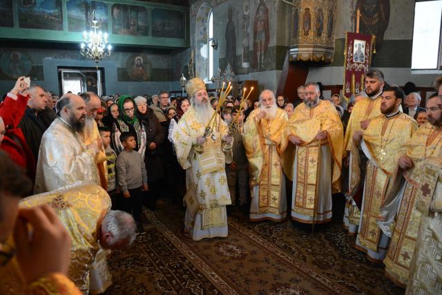 IPS Mitropolit Teofan, la Draxini-Botoșani: „Minunea cea mai mare o găsiți cuprinsă în taina Sfintei Scripturi”