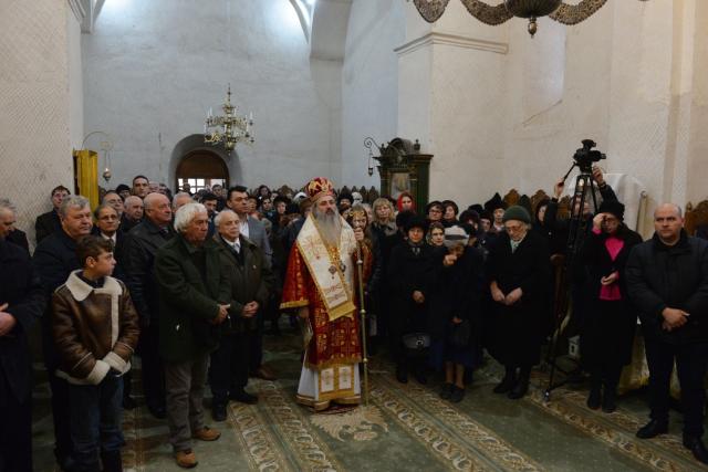 Părintele Mitropolit Teofan a slujit la Parohia Nicoriță din Iași: „Să vă îmbrăcați în veșmântul dragostei, veșmântul desăvârșirii!”