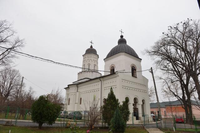 Părintele Mitropolit Teofan a slujit la Parohia Nicoriță din Iași: „Să vă îmbrăcați în veșmântul dragostei, veșmântul desăvârșirii!”