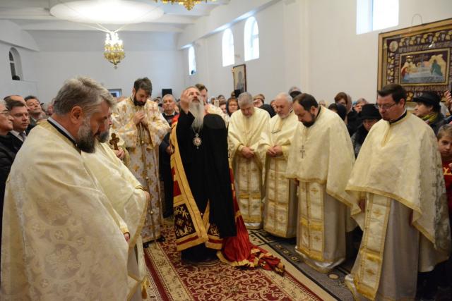 Liturghie arhierească în locașul de cult amenajat într-o fostă centrală termică