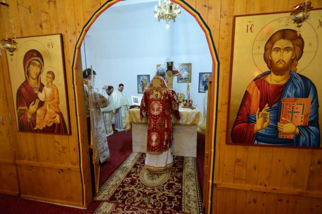 Liturghie arhierească în locașul de cult amenajat într-o fostă centrală termică
