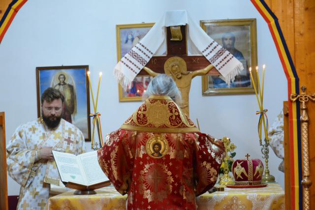 Liturghie arhierească în locașul de cult amenajat într-o fostă centrală termică