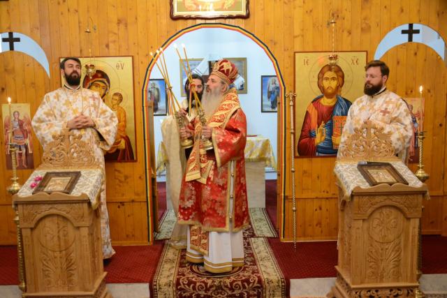 Liturghie arhierească în locașul de cult amenajat într-o fostă centrală termică