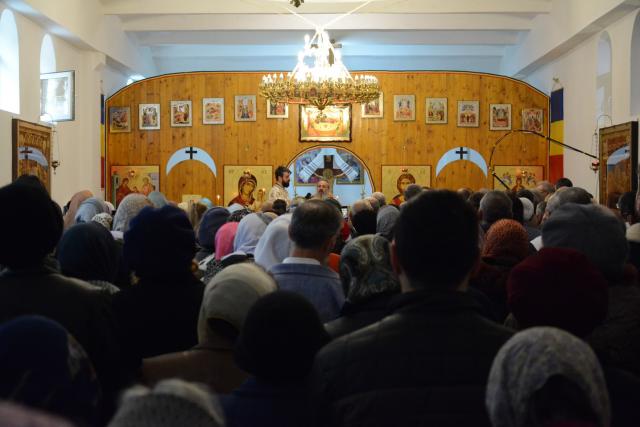 Liturghie arhierească în locașul de cult amenajat într-o fostă centrală termică