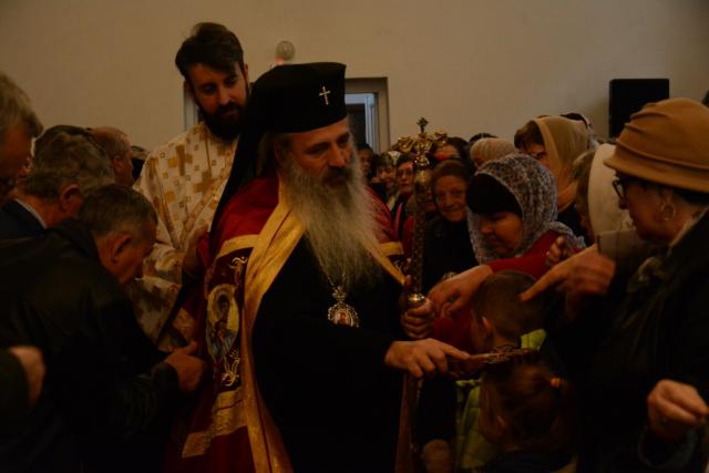 Liturghie arhierească în locașul de cult amenajat într-o fostă centrală termică