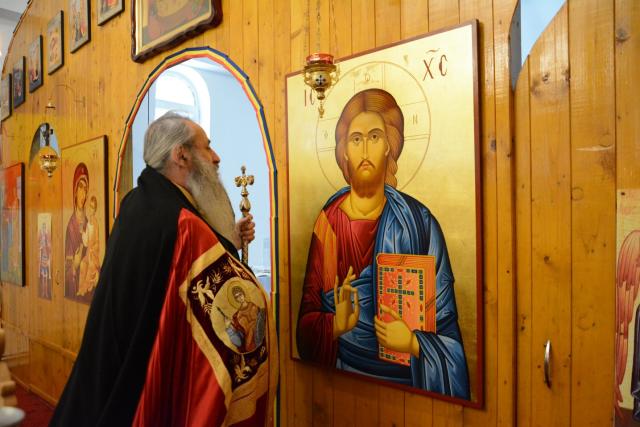 Liturghie arhierească în locașul de cult amenajat într-o fostă centrală termică
