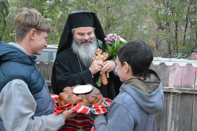 Casa familiei Olaru, ridicată de voluntarii ASCOR Iași, a fost binecuvântată
