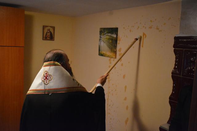 Casa familiei Olaru, ridicată de voluntarii ASCOR Iași, a fost binecuvântată