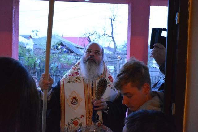Casa familiei Olaru, ridicată de voluntarii ASCOR Iași, a fost binecuvântată