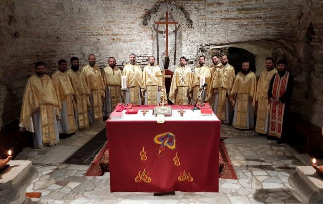 Slujire ortodoxă în Catacombele Sfintei Domitila din Roma
