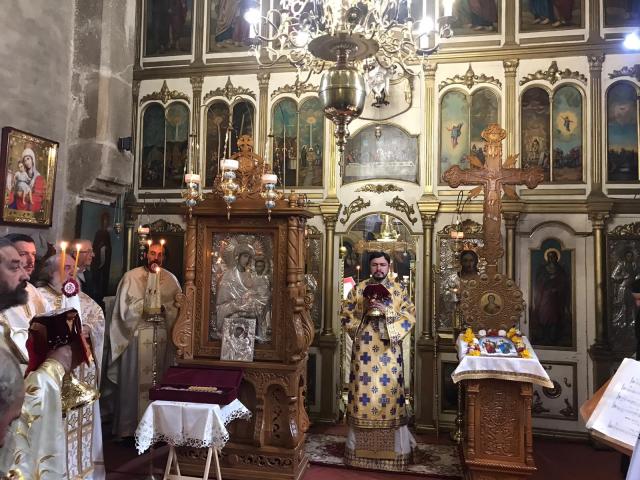 Părintele Episcop Veniamin a slujit la Mănăstirea Războieni - Neamț
