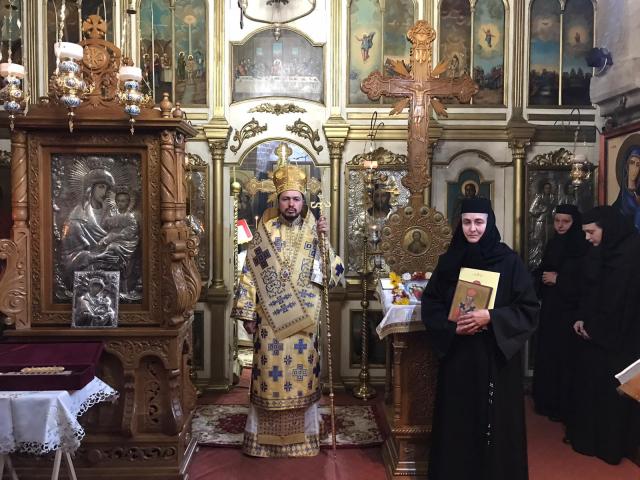 Părintele Episcop Veniamin a slujit la Mănăstirea Războieni - Neamț