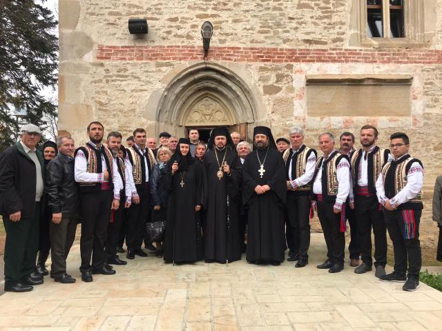 Părintele Episcop Veniamin a slujit la Mănăstirea Războieni - Neamț