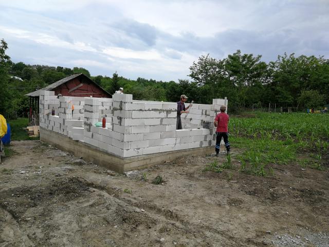 Casă pentru o familie nevoiaşă în Parohia Bărcu-Goşmani