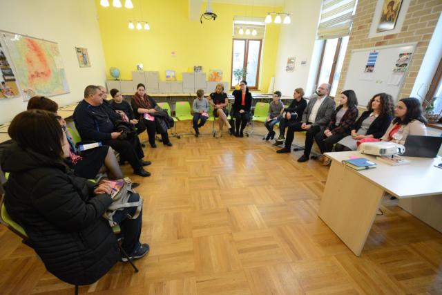 Părinți și copii în vizită la Școala „Varlaam Mitropolitul” din Iași
