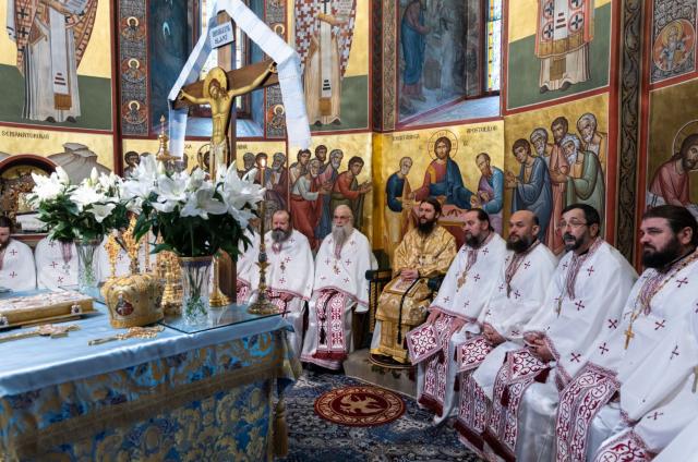 Slujire arhierească și concert de colinde în a treia zi de Crăciun la Mănăstirea Putna