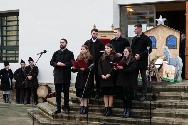 Slujire arhierească și concert de colinde în a treia zi de Crăciun la Mănăstirea Putna