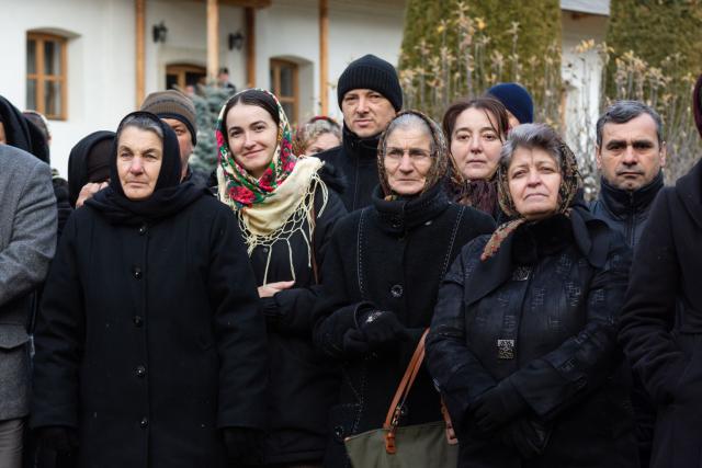 Slujire arhierească și concert de colinde în a treia zi de Crăciun la Mănăstirea Putna
