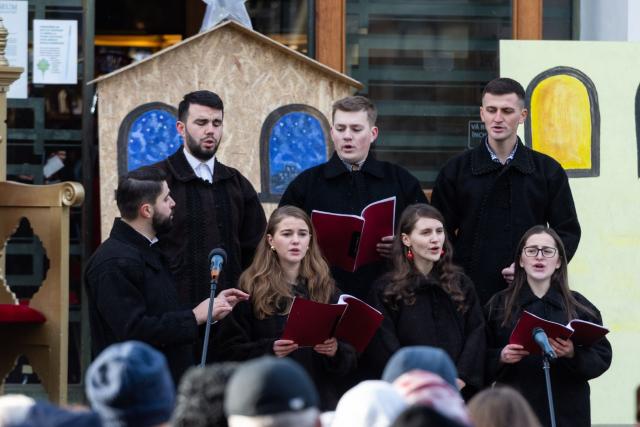 Slujire arhierească și concert de colinde în a treia zi de Crăciun la Mănăstirea Putna