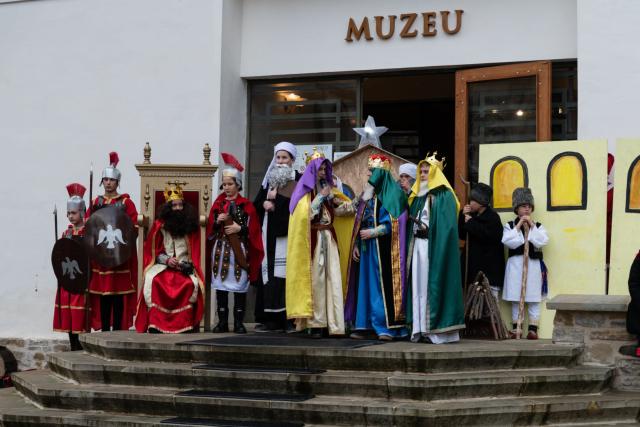Slujire arhierească și concert de colinde în a treia zi de Crăciun la Mănăstirea Putna
