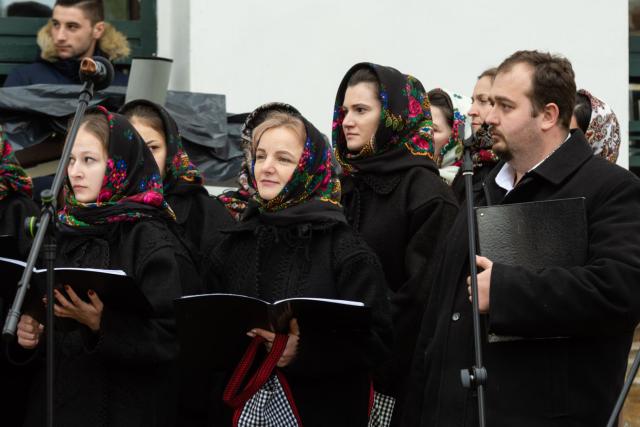 Slujire arhierească și concert de colinde în a treia zi de Crăciun la Mănăstirea Putna