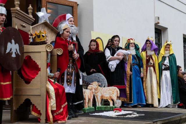Slujire arhierească și concert de colinde în a treia zi de Crăciun la Mănăstirea Putna