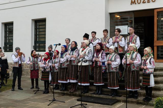 Slujire arhierească și concert de colinde în a treia zi de Crăciun la Mănăstirea Putna