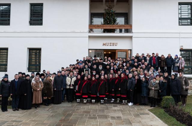 Slujire arhierească și concert de colinde în a treia zi de Crăciun la Mănăstirea Putna