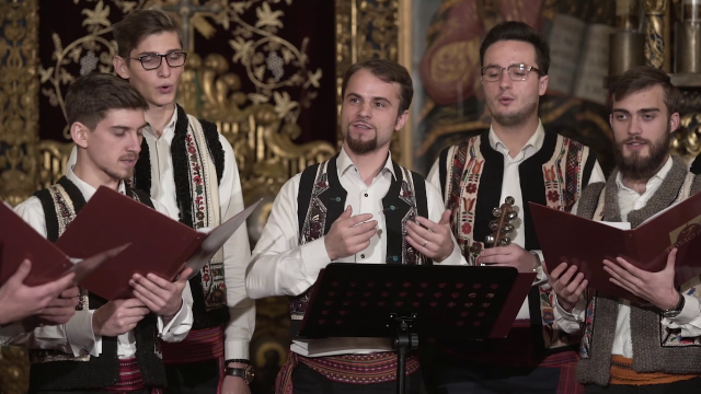 (Video) Trandafir frumos – Corul Trysaghion