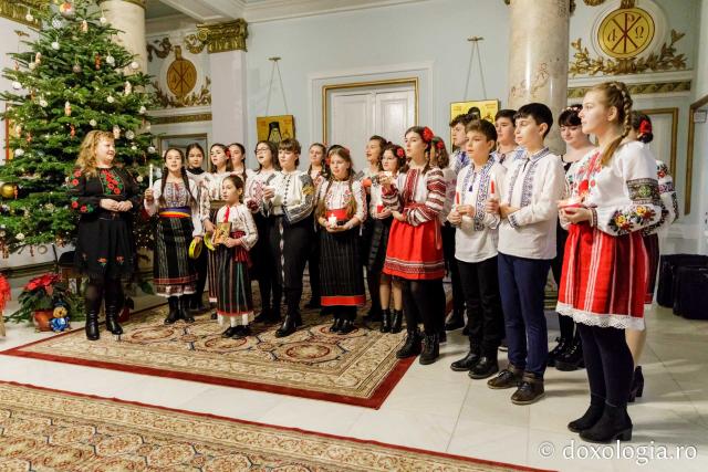 Colegiul Național „Mihail Sadoveanu” Pașcani – Colindători la Reședința Mitropolitană 2019