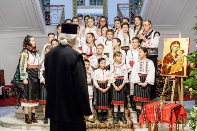 Ansamblul folcloric „Hurgheșul” al Parohiei Feredeni – Colindători la Reședința Mitropolitană 2019