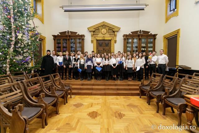 Studenții de la Facultatea de Teologie din Iași, Masterat, anul I – Colindători la Reședința Mitropolitană 2019