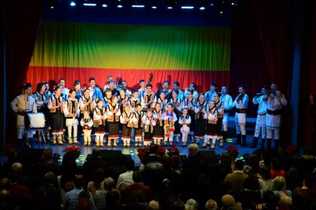 Concerte de colinde la Bacău, la Moineşti şi la Huşi