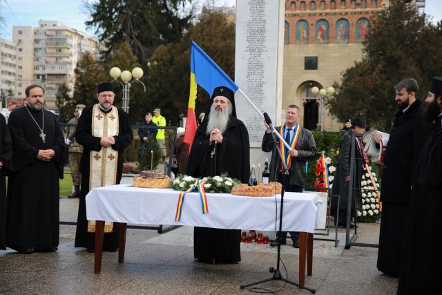 (Video) Sfânta Liturghie și parastas pentru eroii revoluției din decembrie 1989