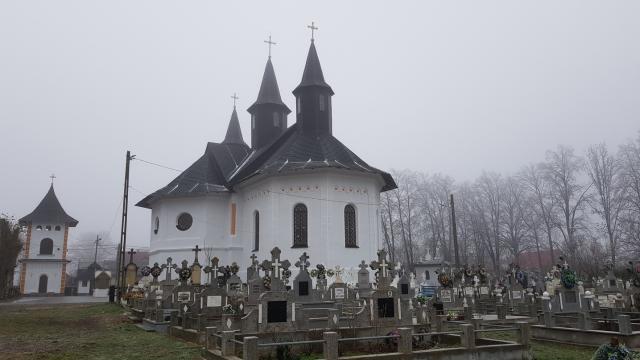 Credincioșii din Frătăuții Vechi au participat la Sfânta Liturghie arhierească