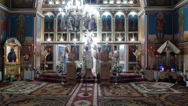 Credincioșii din Frătăuții Vechi au participat la Sfânta Liturghie arhierească