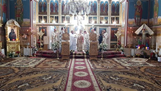 Credincioșii din Frătăuții Vechi au participat la Sfânta Liturghie arhierească