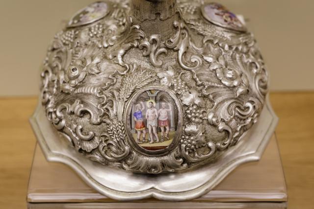 Exponatul lunii decembrie: Potir din argint, realizat în anul 1816