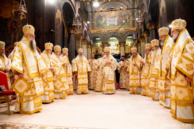 Părintele Patriarh Daniel, felicitat de Sfântul Sinod. Mitropolitul Andrei: „Patriarh puternic pentru vremuri dificile”