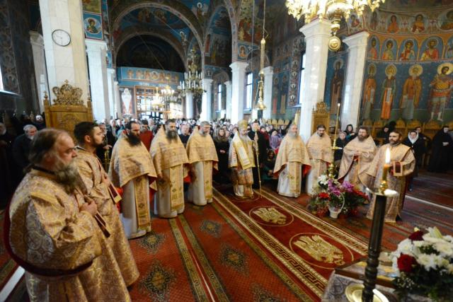 Parastas pentru părinții Mănăstirii Sihăstria – PS Ignatie: „Ei au înduhovnicit țara noastră, au umplut-o de lumină!”