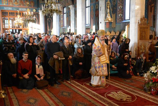 Parastas pentru părinții Mănăstirii Sihăstria – PS Ignatie: „Ei au înduhovnicit țara noastră, au umplut-o de lumină!”