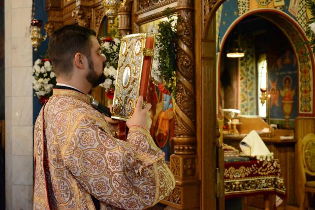 Parastas pentru părinții Mănăstirii Sihăstria – PS Ignatie: „Ei au înduhovnicit țara noastră, au umplut-o de lumină!”