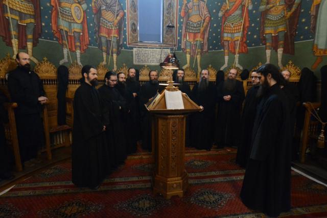 Parastas pentru părinții Mănăstirii Sihăstria – PS Ignatie: „Ei au înduhovnicit țara noastră, au umplut-o de lumină!”