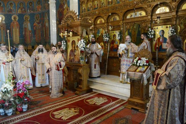 Parastas pentru părinții Mănăstirii Sihăstria – PS Ignatie: „Ei au înduhovnicit țara noastră, au umplut-o de lumină!”