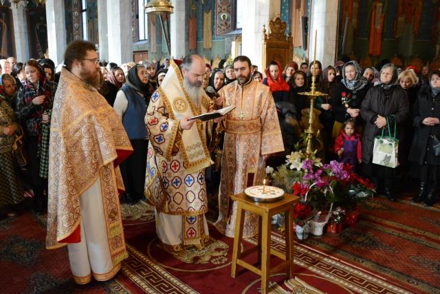 Parastas pentru părinții Mănăstirii Sihăstria – PS Ignatie: „Ei au înduhovnicit țara noastră, au umplut-o de lumină!”