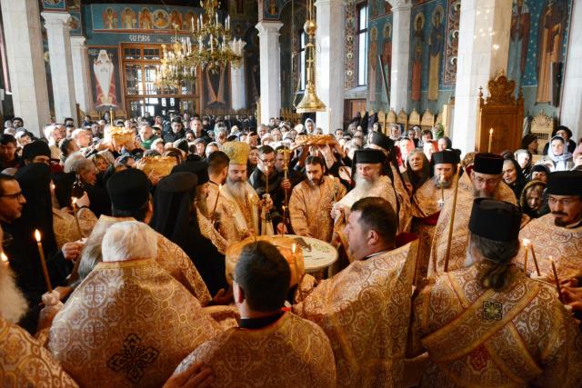 Parastas pentru părinții Mănăstirii Sihăstria – PS Ignatie: „Ei au înduhovnicit țara noastră, au umplut-o de lumină!”